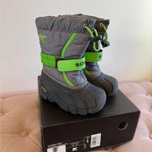 Sorel Boys Kids' Gray and Green Winter Boots Size 8